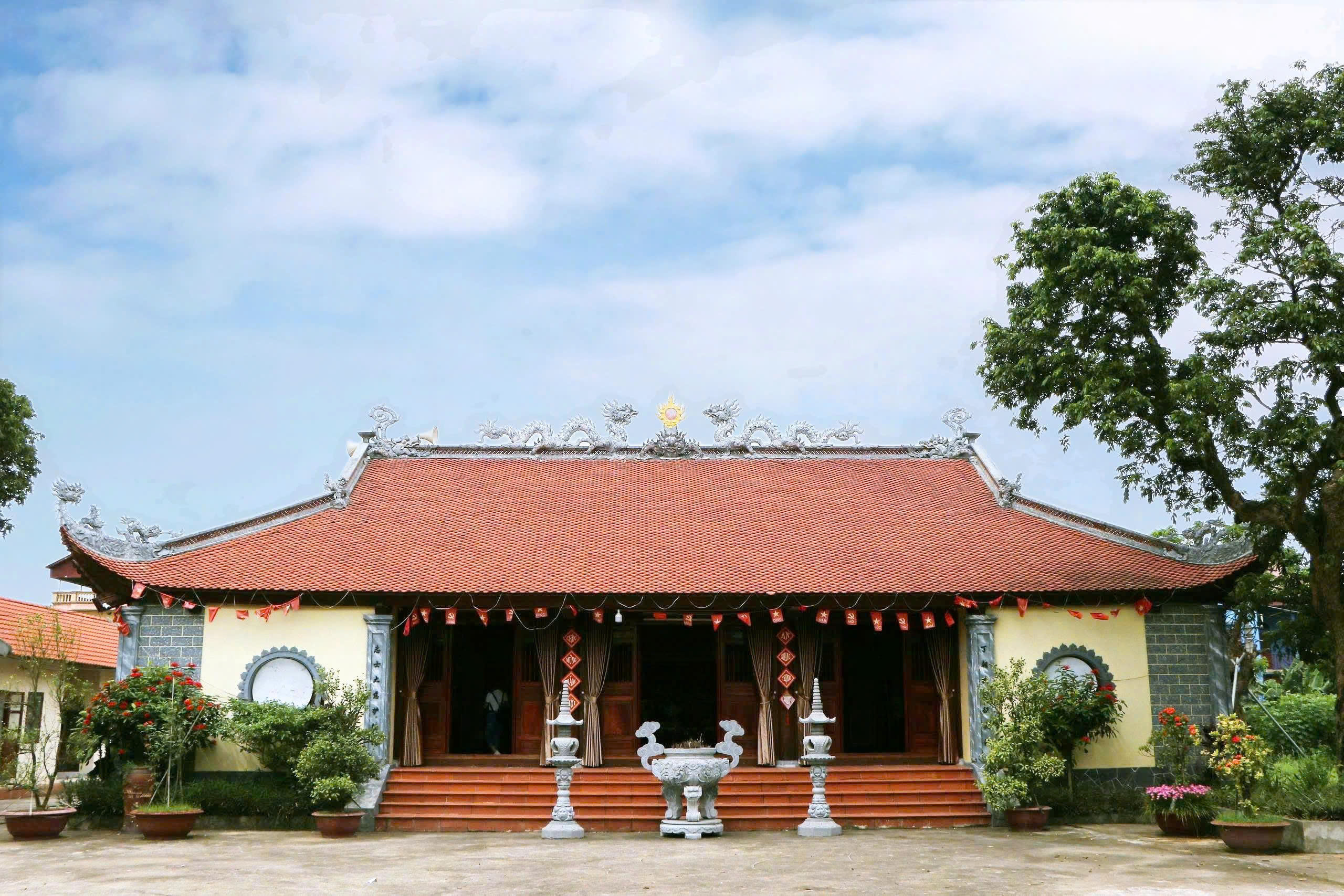 ĐÌNH ĐẠI TỪ - THỜ THÁI SƯ LƯU CƠ VÀ CÁC DI TÍCH THỜ HẬU DUỆ DÒNG HỌ LƯU TRÊN ĐỊA BÀN TỈNH HƯNG YÊN