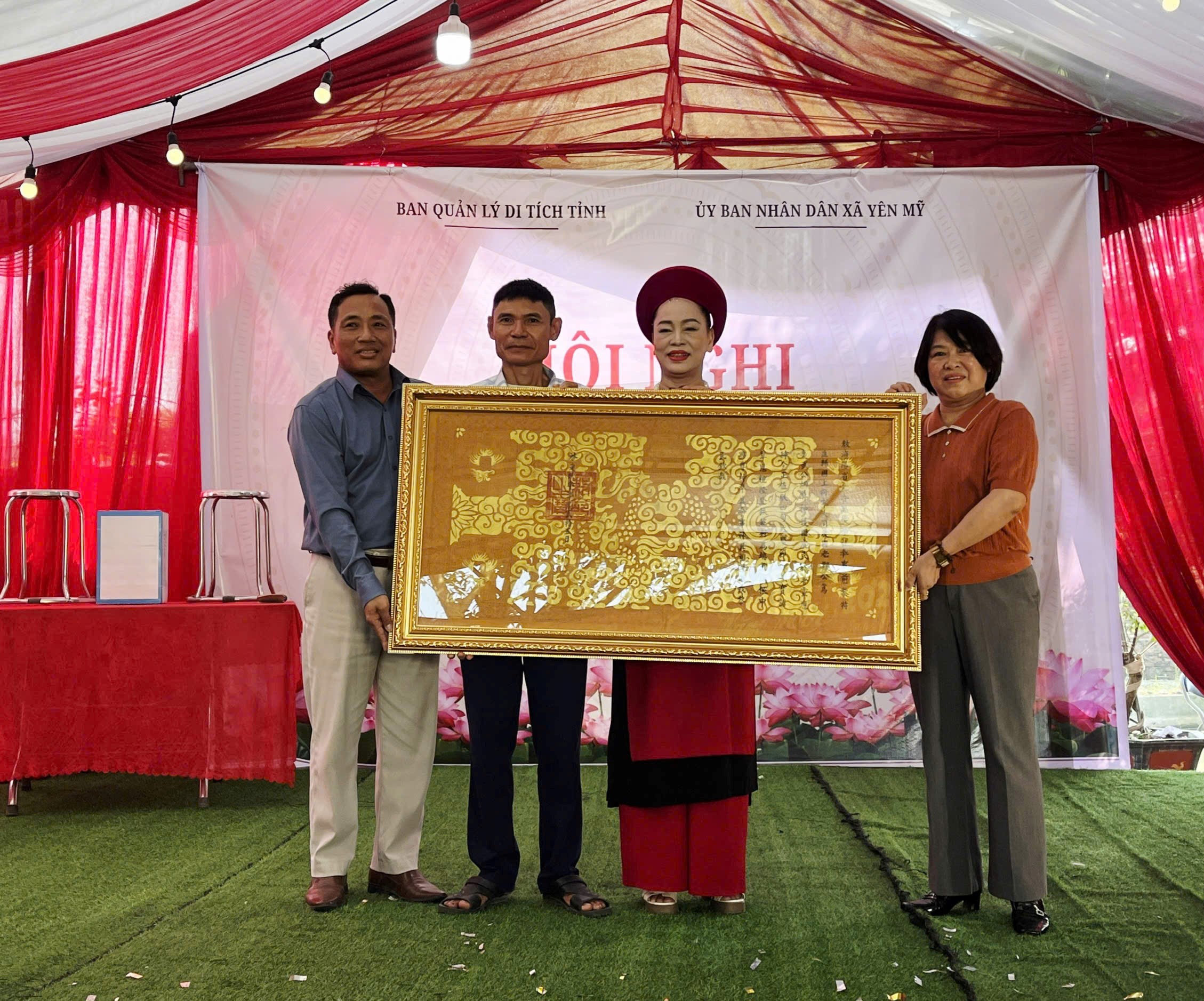 Hội nghị trao tặng sắc phong tại di tích đền Bà Chúa,  xã Yên Mỹ, tỉnh Hưng Yên