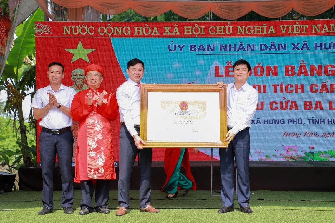 Lễ đón nhận Bằng xếp hạng di tích lịch sử văn hóa cấp tỉnh Đền Mẫu cửa Ba Lạt.