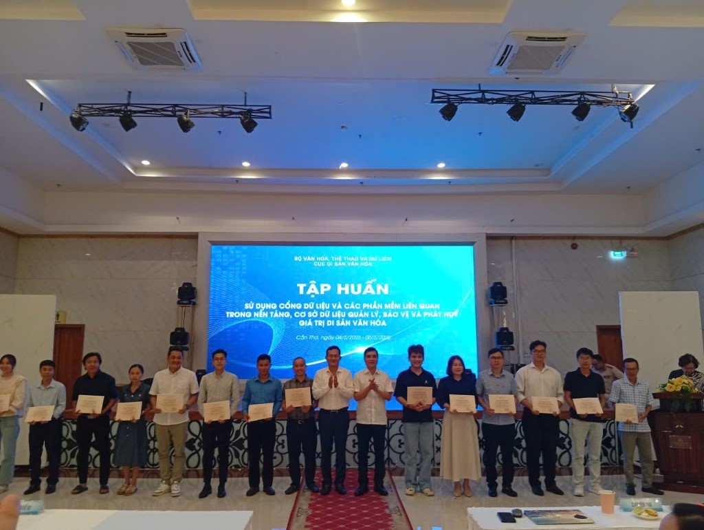 Ban quản lý di tích tỉnh Hưng Yên tham dự tập huấn về chuyển đổi số trong lĩnh vực di sản văn hóa tại thành phố Cần Thơ