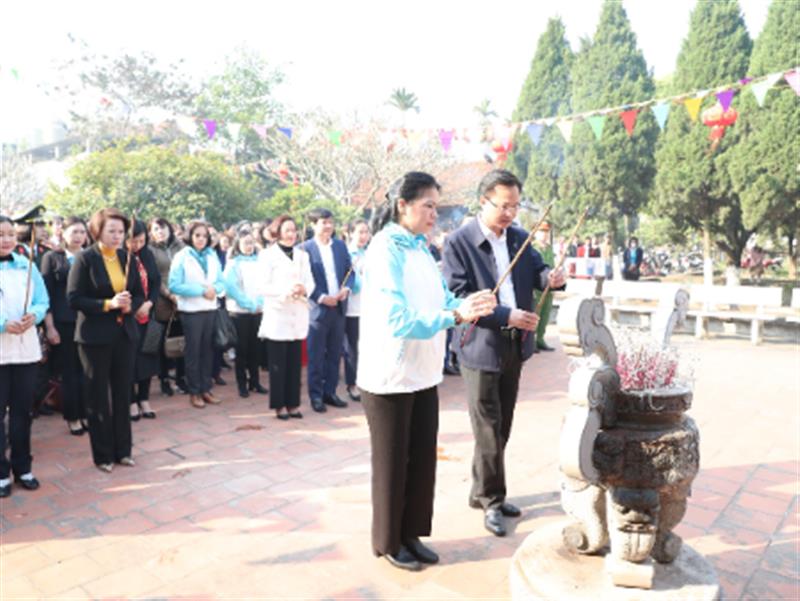 NHỮNG HOẠT ĐỘNG HƯỚNG VỀ CỘI NGUỒN CỦA HỘI LIÊN HIỆP PHỤ NỮ VIỆT NAM  TẠI NHÀ TƯỞNG NIỆM BÀ HOÀNG THỊ LOAN