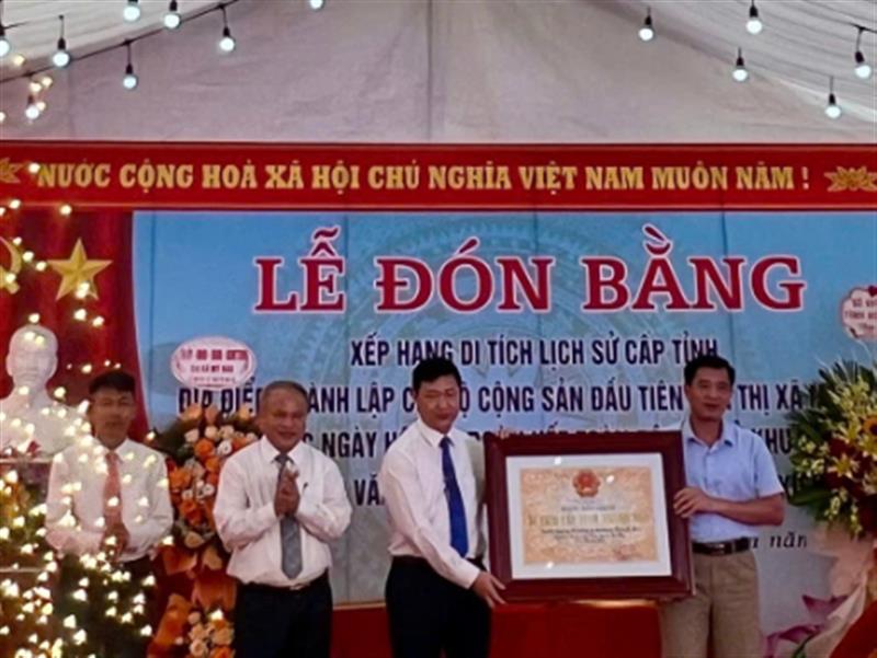 Lễ đón nhận Bằng xếp hạng di tích cấp tỉnh Địa điểm thành lập Chi bộ Cộng sản đầu tiên của thị xã Mỹ Hào, phường Phùng Chí Kiên, TX. Mỹ Hào, tỉnh Hưng Yên