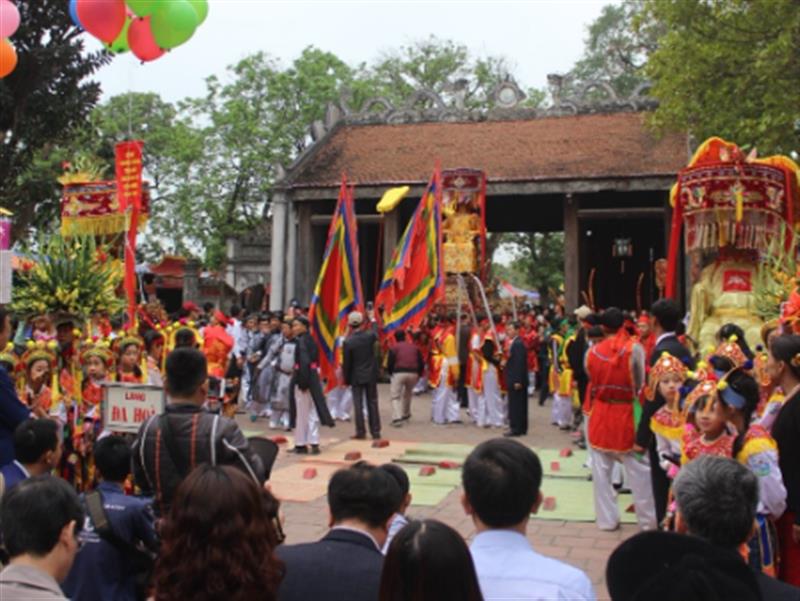  Công tác bảo tồn,  phát huy giá trị lễ hội Chử Đồng Tử - Tiên Dung gắn với phát triển du lịch