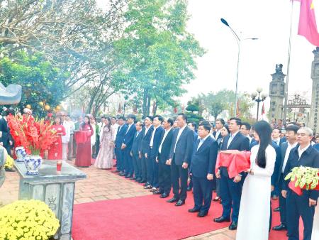 Khai hội Đền Phù Ủng (xã Phạm Ngũ Lão)